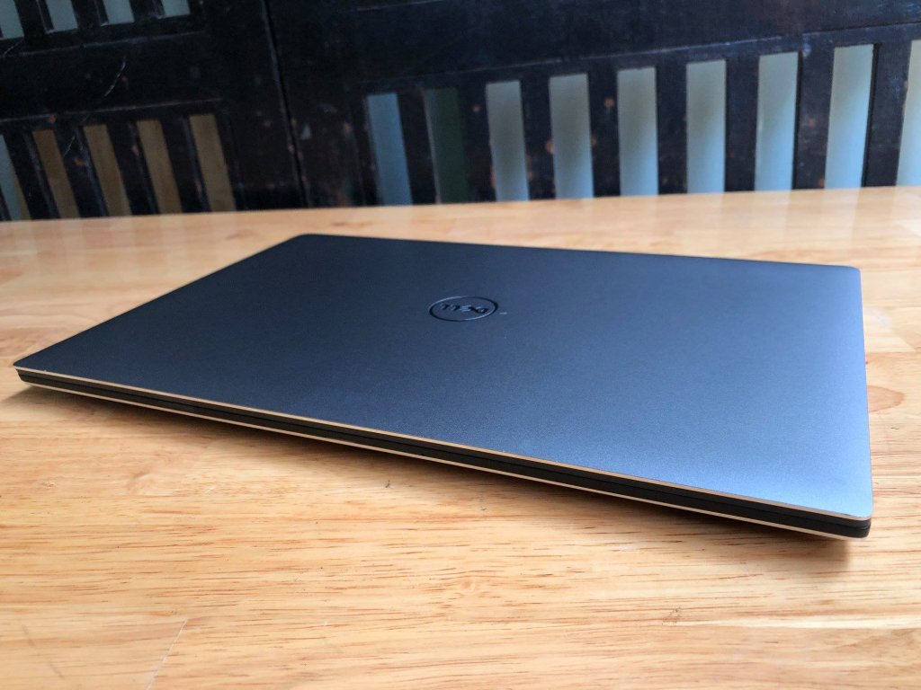 Dell-Precision-5520-i7-th7-FHD-3.jpg