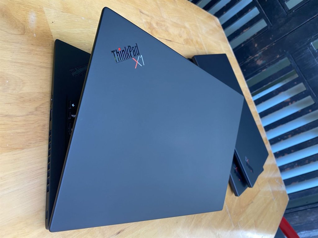 Thinkpad-X1-carbon-Gen-8-Core-i7-10th-3.jpg