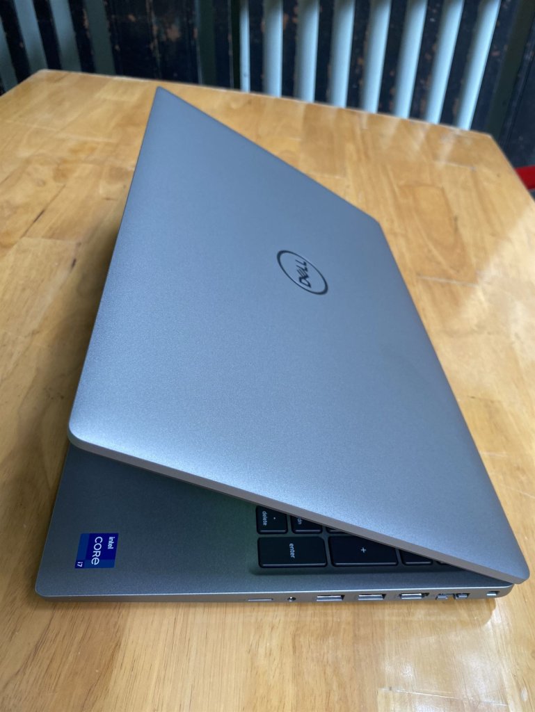 Dell-Precision-3560-Core-i7-1.jpg