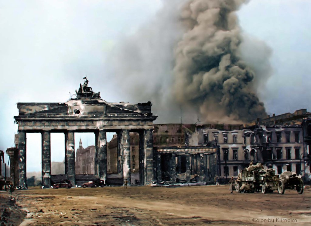 Đức 1945_4_30 (9).jpg