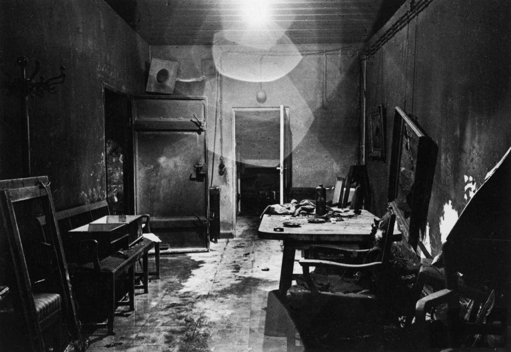 Hitler 1945_5 (6).jpg