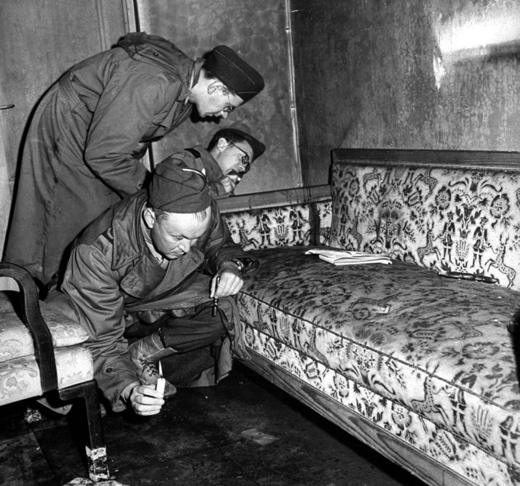 Hitler 1945_5 (16).jpg