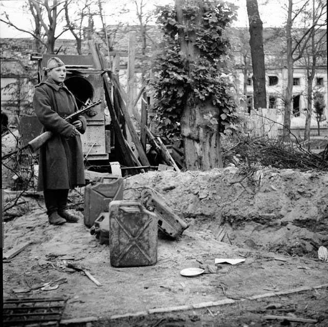 Hitler 1945_5 (16_).jpg