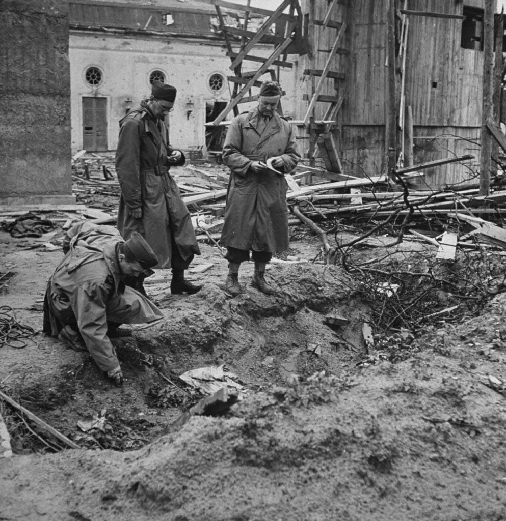 Hitler 1945_5 (17).jpg