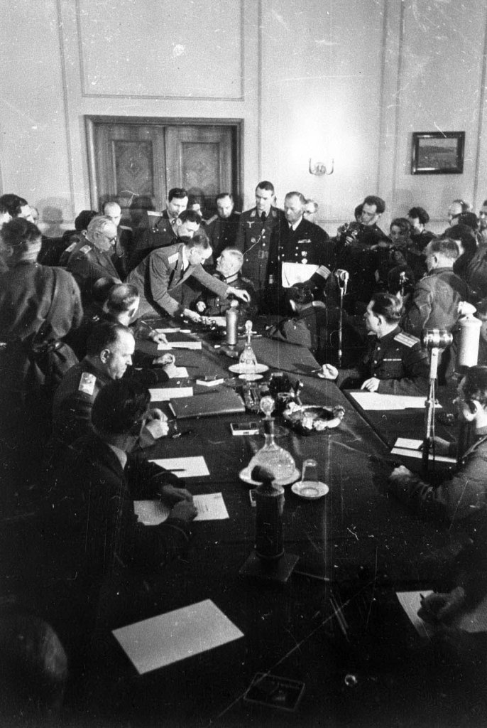 Chiến thắng 1945_5_8 (17).jpg
