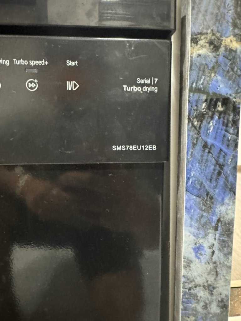 1I17II0VR_6QNJT5.jpeg