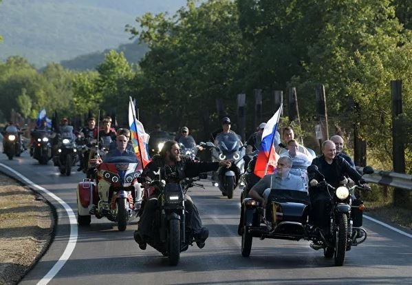 uploaded-nguyensonbna-2021_10_07-_hinh-anh-doi-thuong-sinh-dong-cua-putin-duoc-tong-hop-trong-...jpg