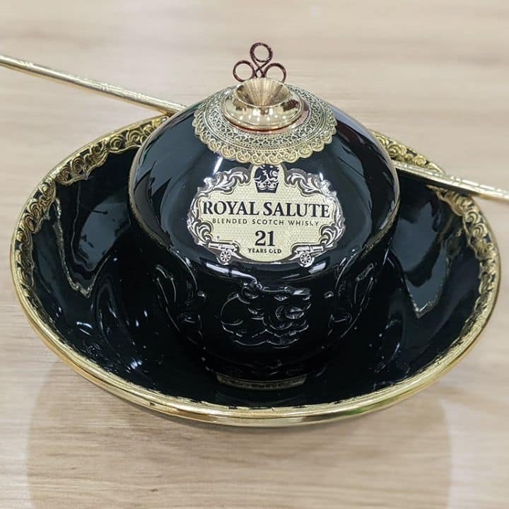 dieu-bat-chivas-21-xanh-den.jpg
