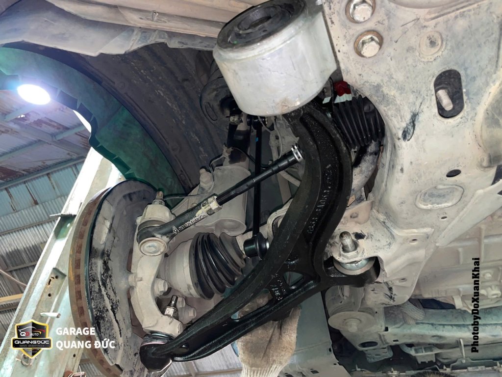 FORD EXPLORER THAY CAO SU CÀNG A,ROTUYN CÂN BẰNG,GIẢM XÓC, MÁ PHANhquangduc khaiphuchoi  (34).jpg