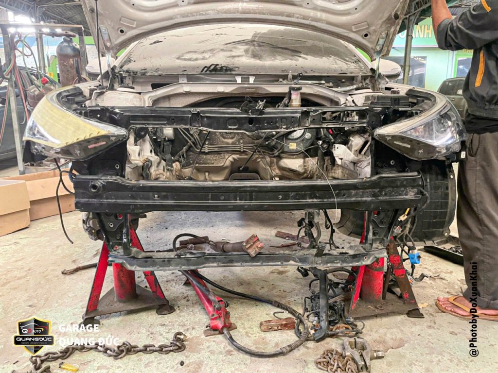 HYUNDAI ACCENT - TAI NẠN VỠ ĐÈN, BIẾN DẠNG XƯƠNG ĐẦU XE quangducauto kahiphuchoi (8).jpg