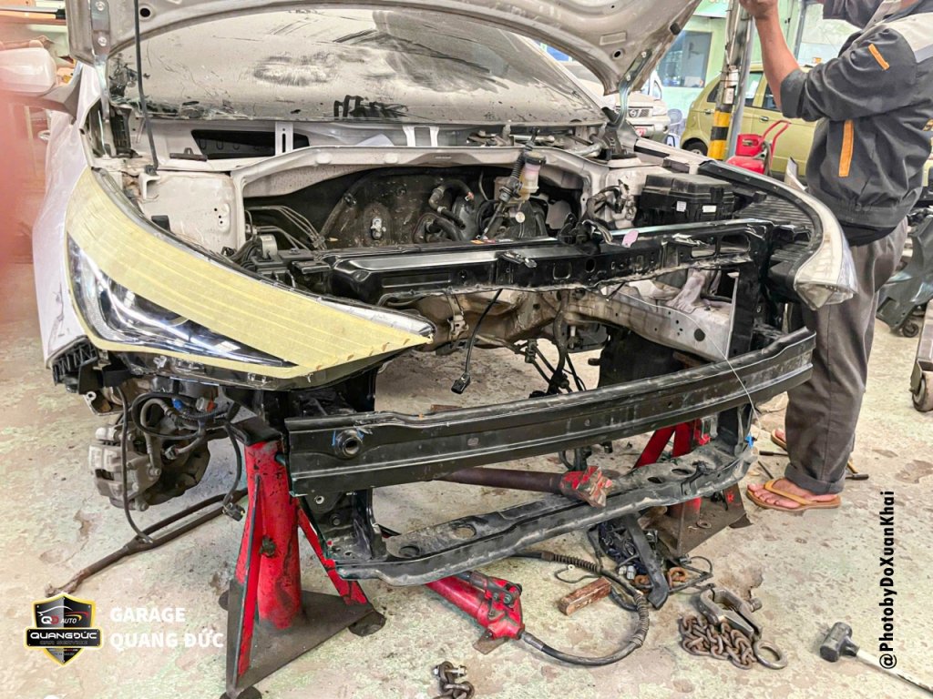 HYUNDAI ACCENT - TAI NẠN VỠ ĐÈN, BIẾN DẠNG XƯƠNG ĐẦU XE quangducauto kahiphuchoi (35).jpg