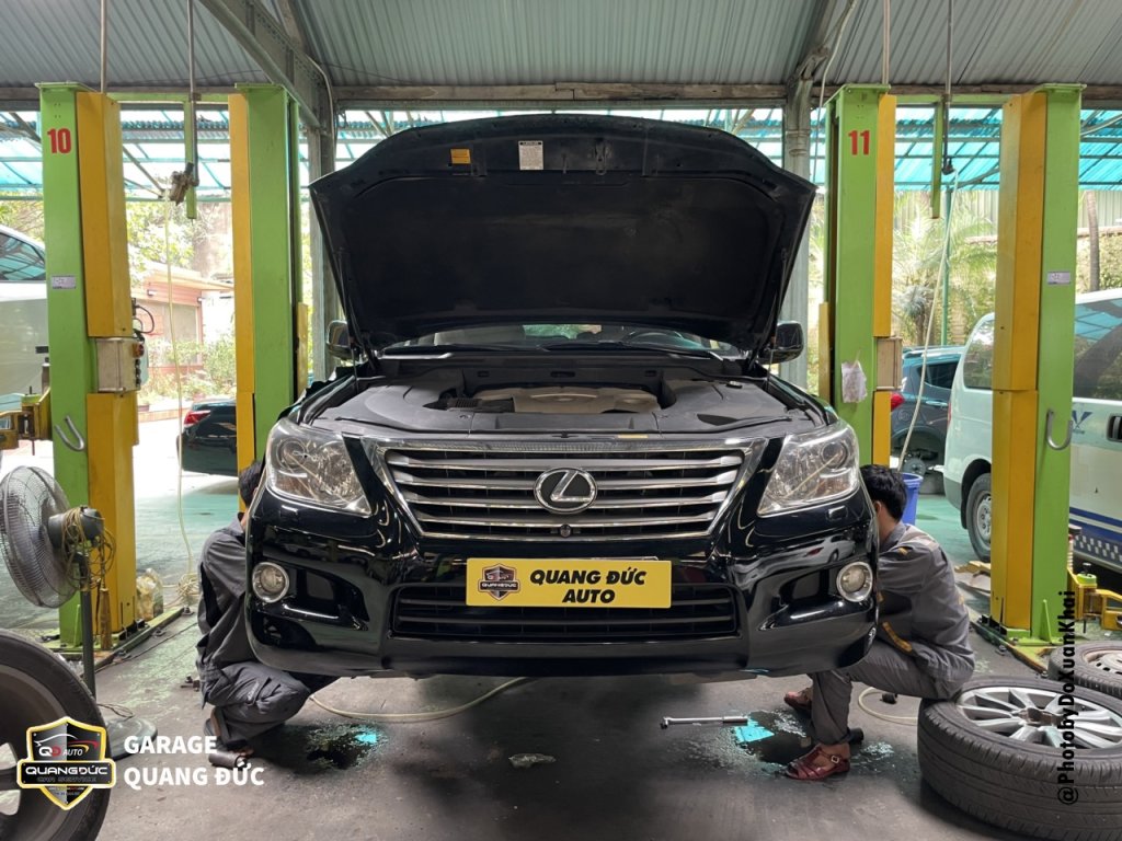 Lexus LX570 bảo dưỡng thay má phanh, piston khaiphuchoi (2).jpg