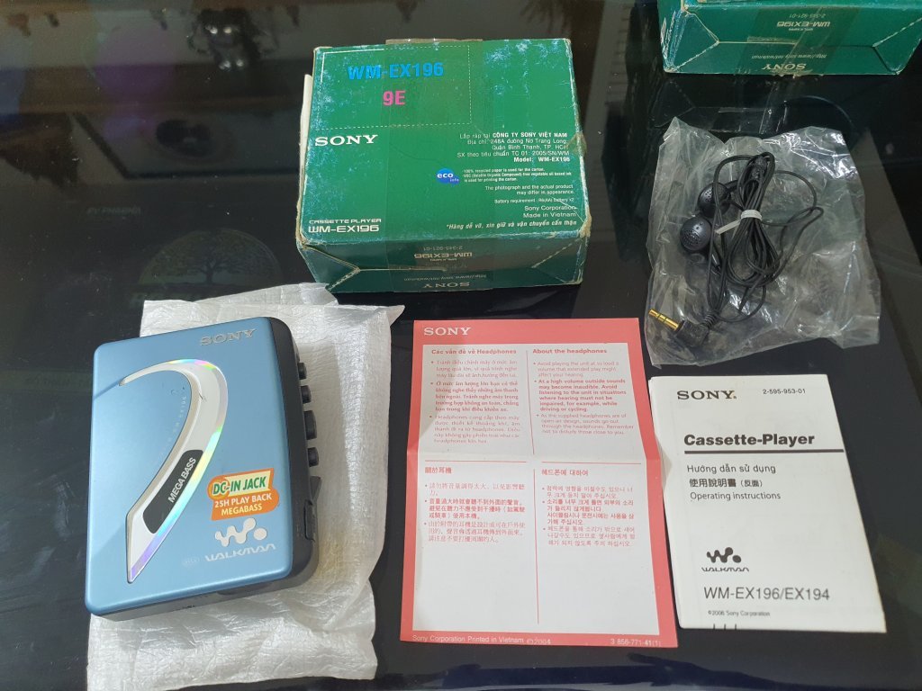 Sony walkman.jpg