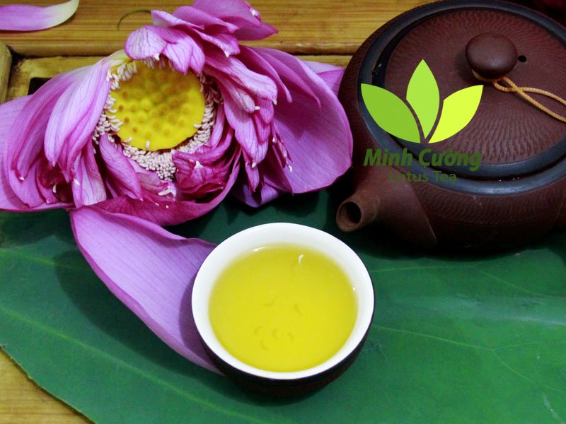 tra-uop-sen-ho-tay-minh-cuong.JPG