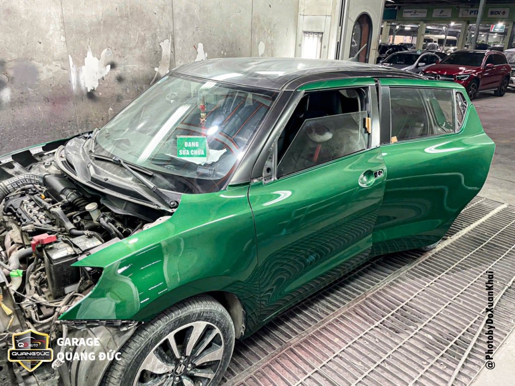 SUZUKI SWIFT -  ĐỔI MÀU TỪ XÁM SANG XANH LÁ TRỪ NÓC KHAIPHUCHOI QUANGDUCAUTO (3).jpg