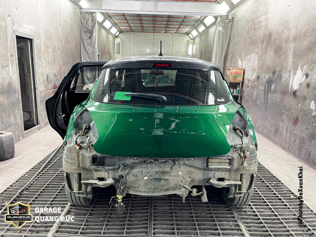 SUZUKI SWIFT -  ĐỔI MÀU TỪ XÁM SANG XANH LÁ TRỪ NÓC KHAIPHUCHOI QUANGDUCAUTO (4).jpg
