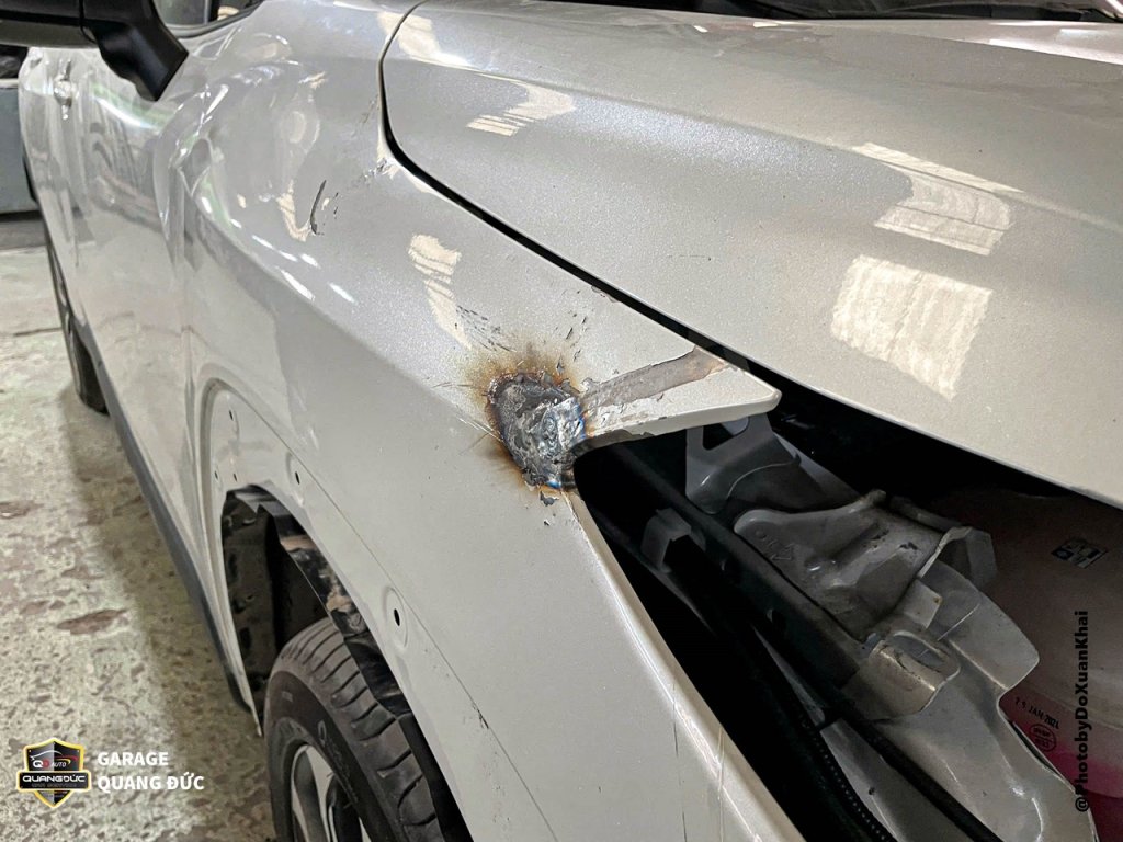 TOYOTA COROLLA CROSS 2024 - ĐÂM VỠ PHA PHỤ, MÓP TAI, RÁCH CẢN PHỤ kahiphuchoi quangduc (6).jpg