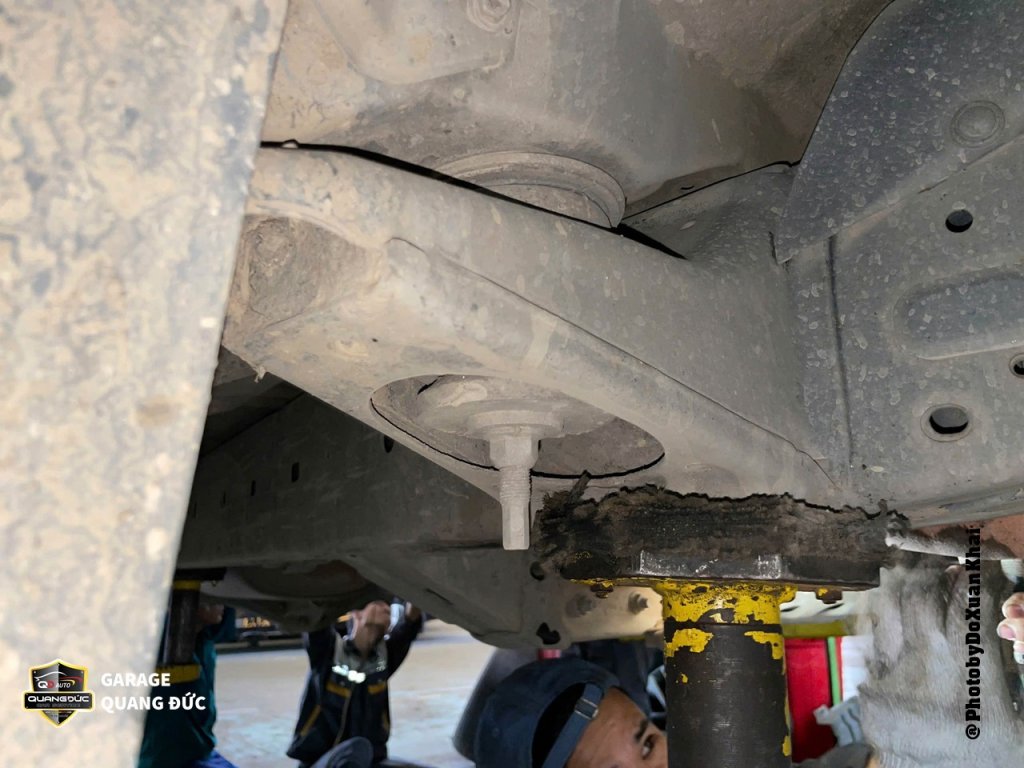 TOYOTA FORTUNER BẠC - XỬ LÝ MỌT GẦM quangducauto khaiphuchoi (1).jpg