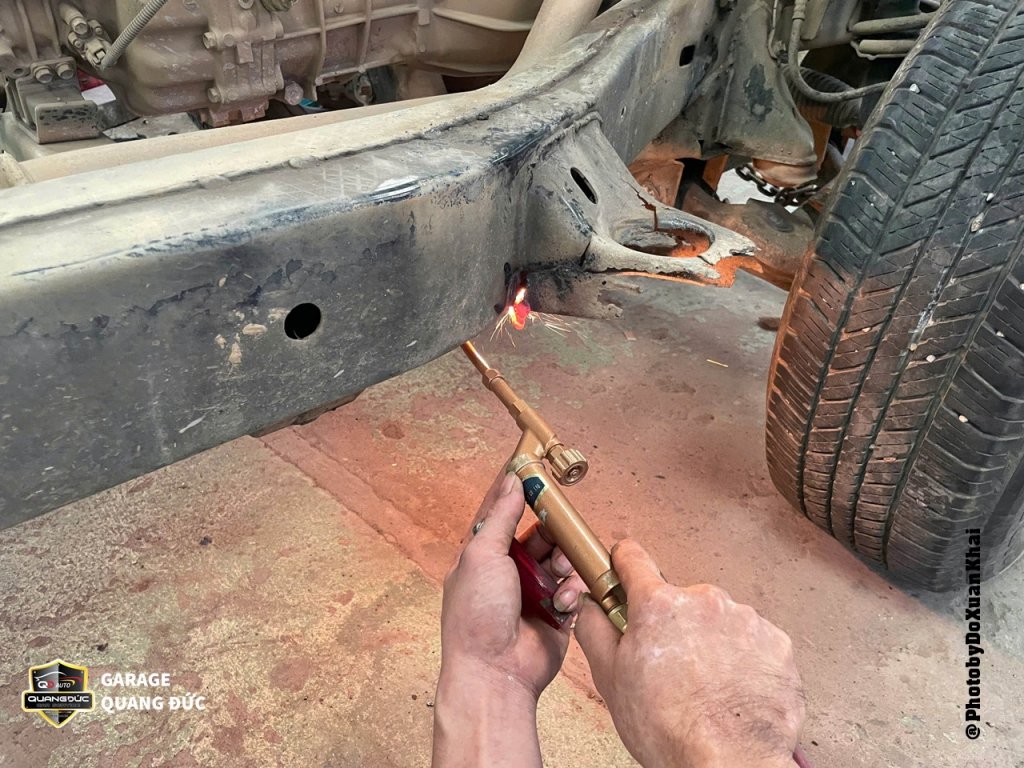 TOYOTA FORTUNER BẠC - XỬ LÝ MỌT GẦM quangducauto khaiphuchoi (8).jpg