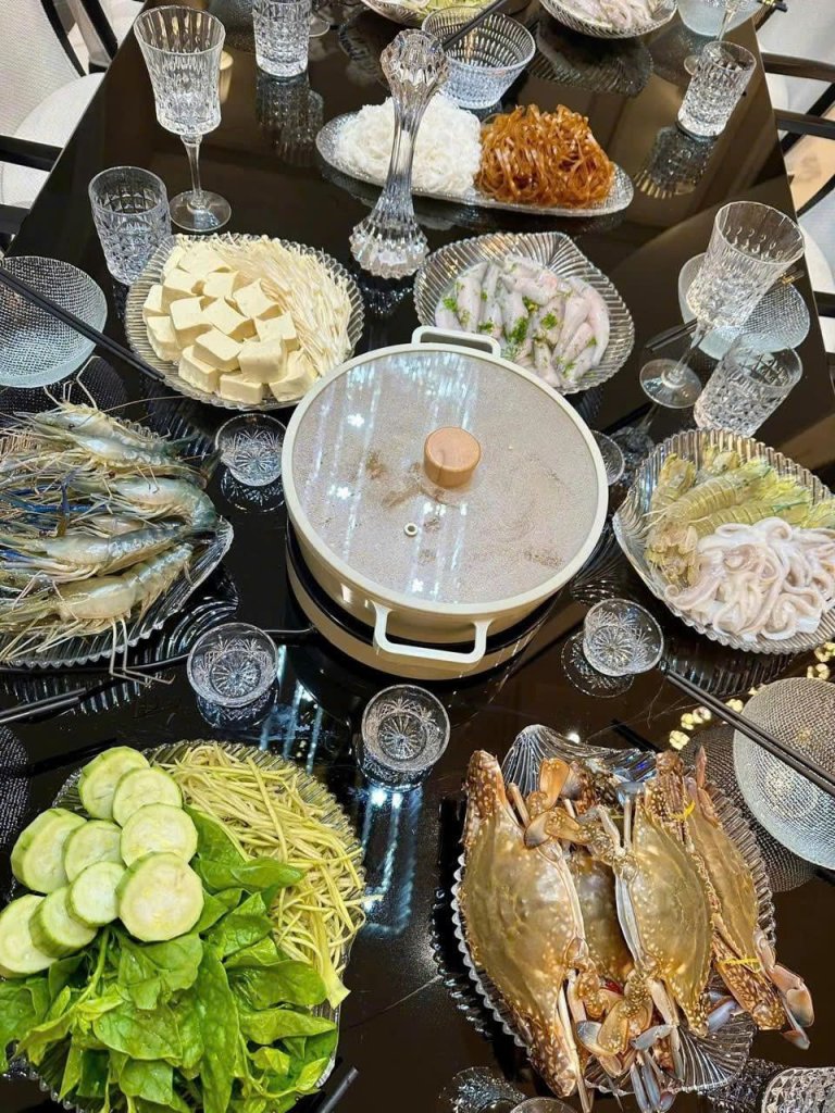Đĩa pha lê hình lá Nachtmann Mambo Bowl1.jpg