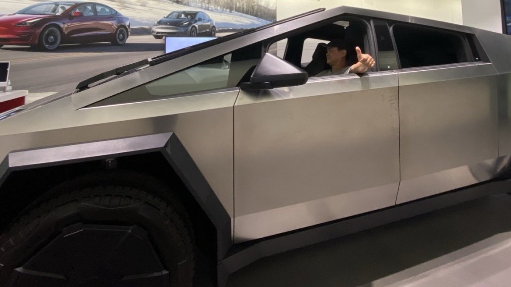 TESLA (5).JPG