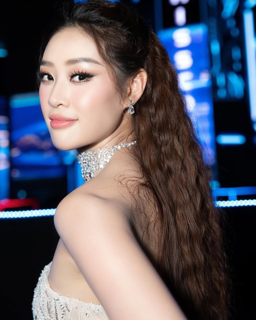 THE GRAND FINALE MISS COSMO 2024 ✨💙Photo- Phan Tiến VũDress- Lê Thanh Hoà Makeup & Hair- Trung...jpg