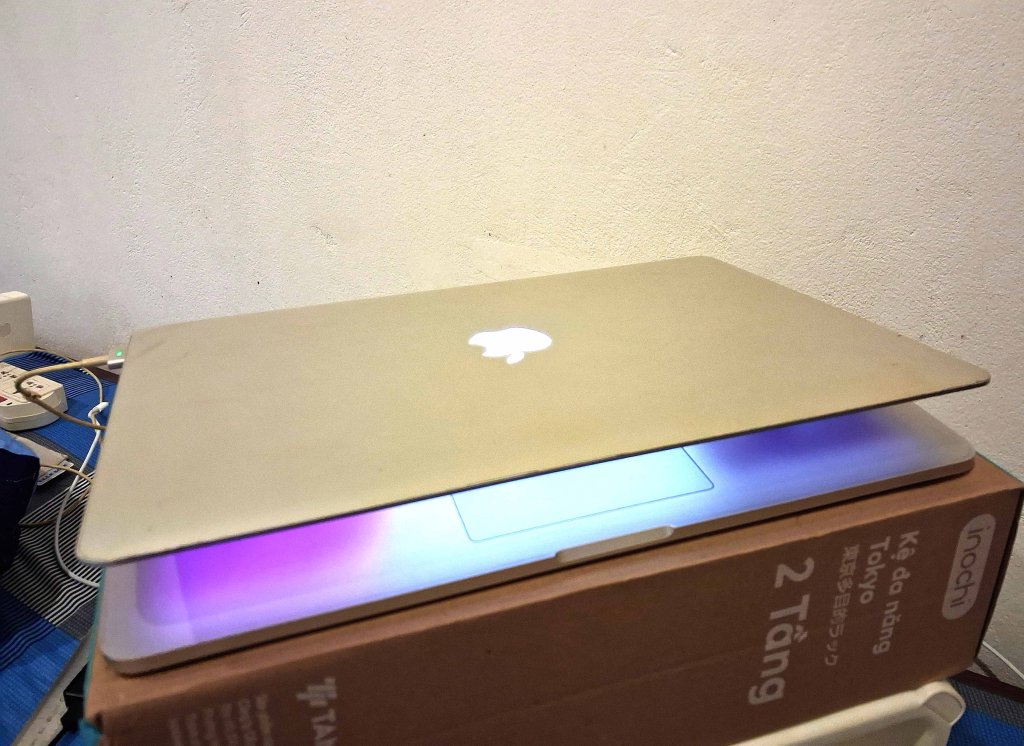 MacBook Pro 15%22 Mid 2015-02.jpg