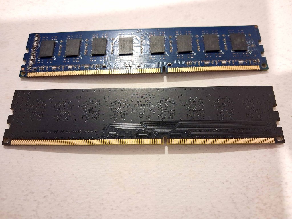 RAM PC 4GB DDR3-1600-03.jpg