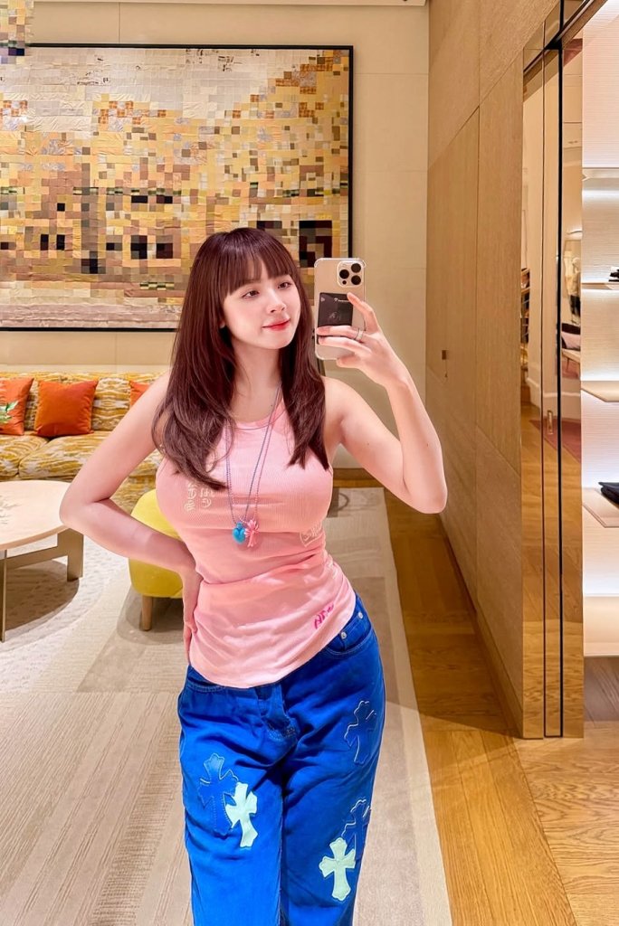 Một chiều nắng đẹp, 2 mẹ con đi dạo 😋💙-01.jpeg