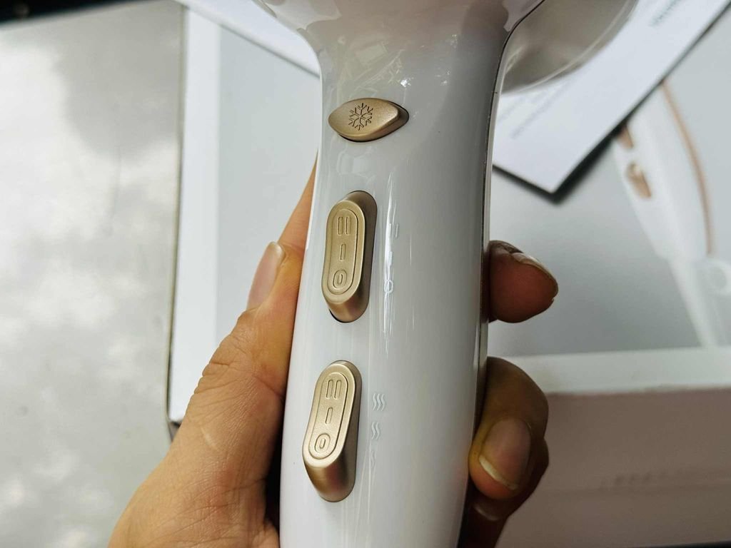 Máy sấy tóc công suất 2200W 3 chế độ nhiệt LocknLock ENA136WHT7.jpeg