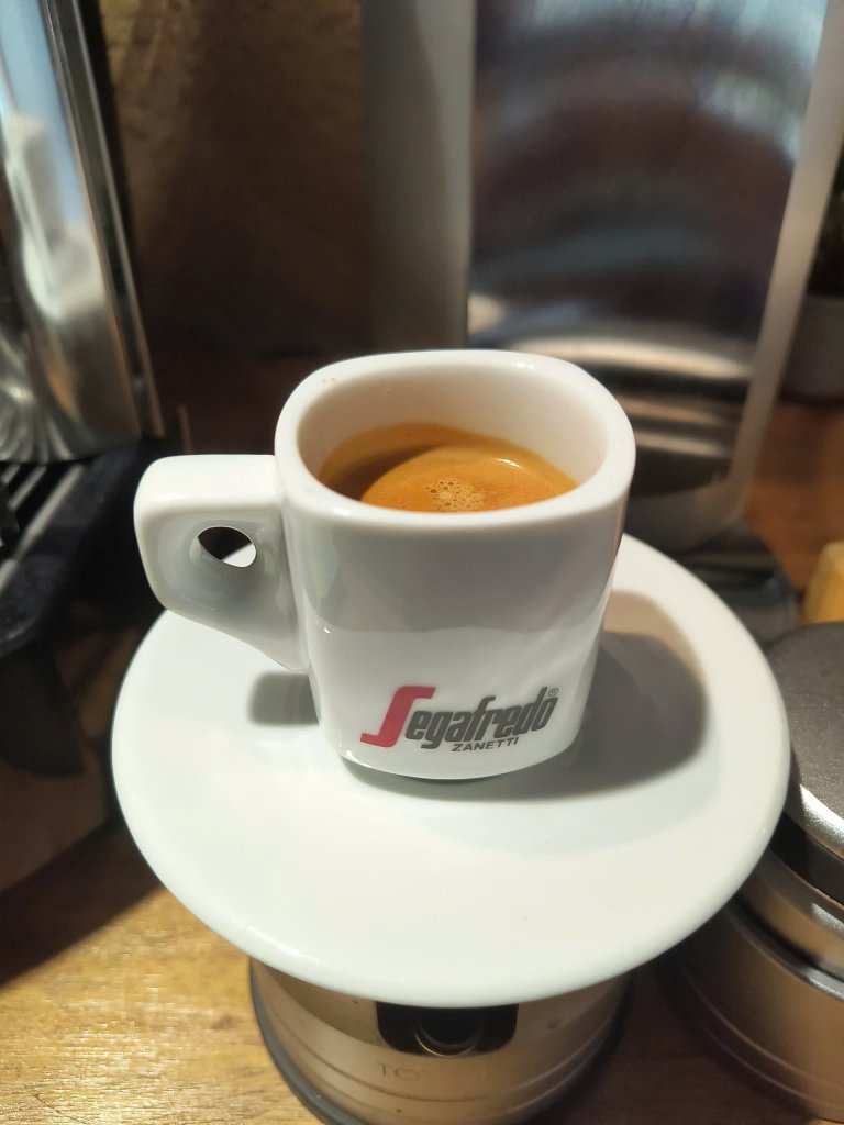 z6746648509627_7899f2693e12f79d10e452d621bfadc8.jpg
