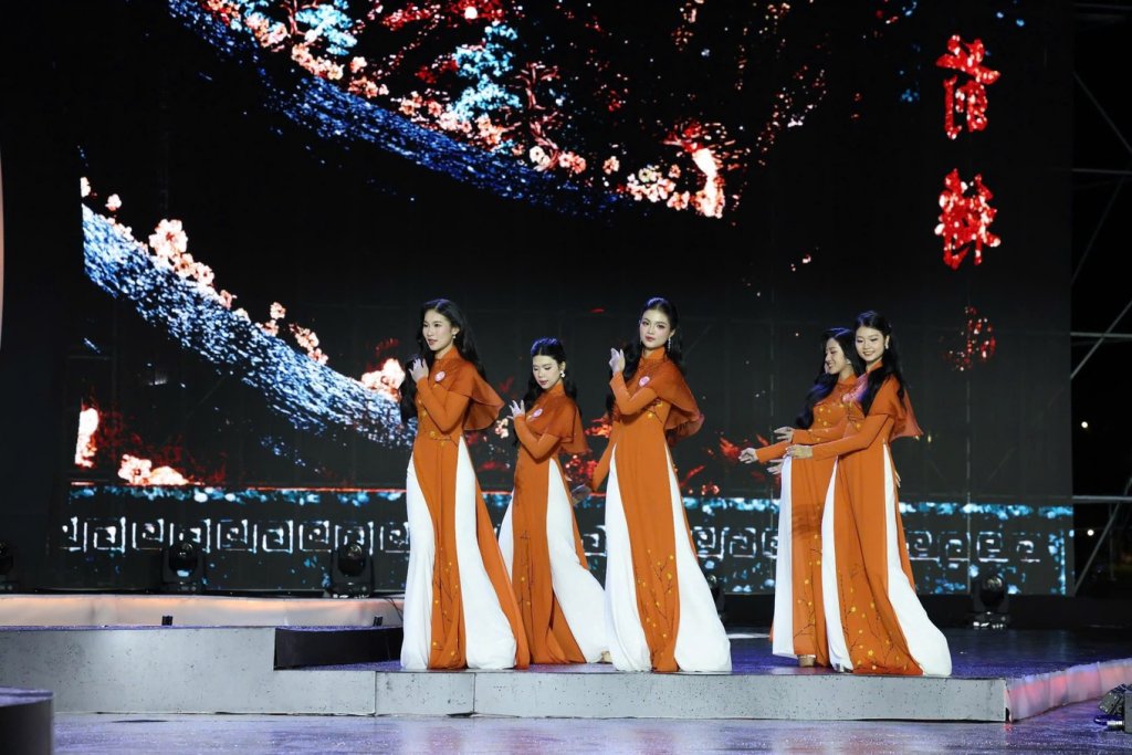thi-sinh-trinh-dien-ao-daijpg-1751033162020.jpg