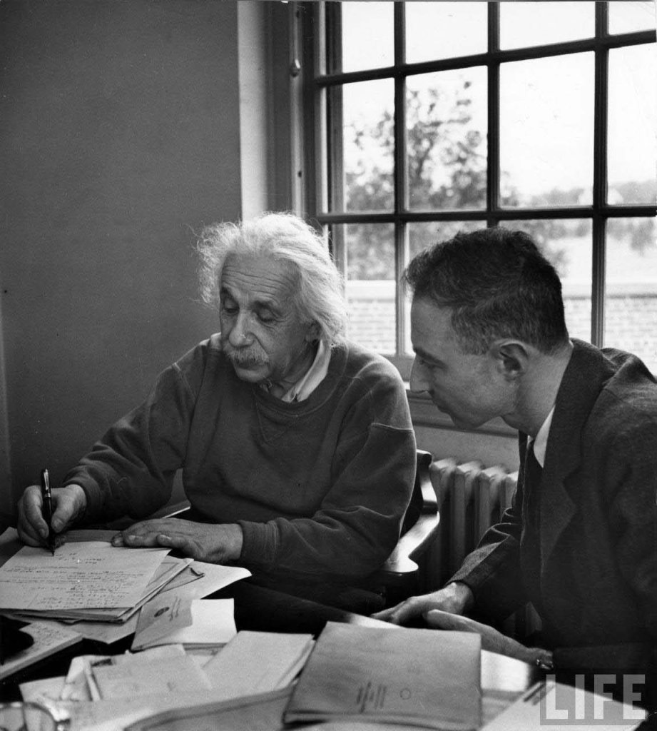 Robert Oppenheimer 1947_11 (1).jpg