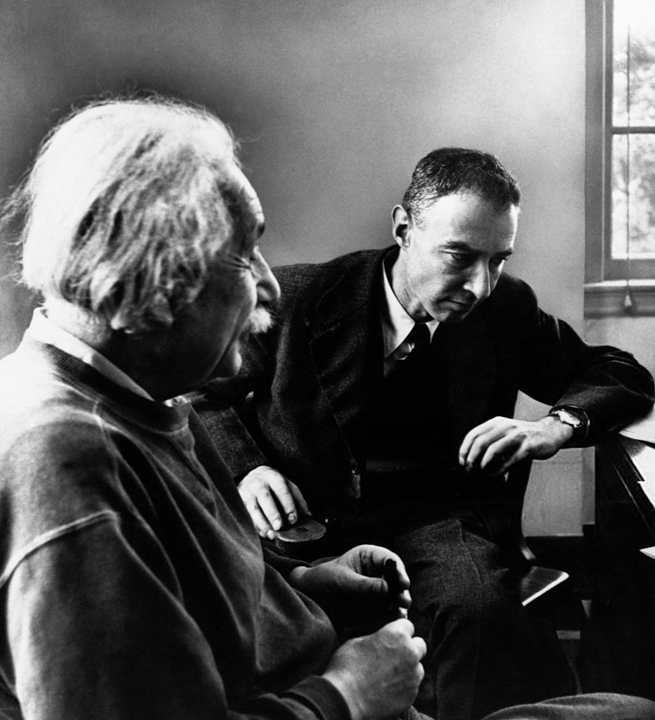 Robert Oppenheimer 1947_11 (2).jpg