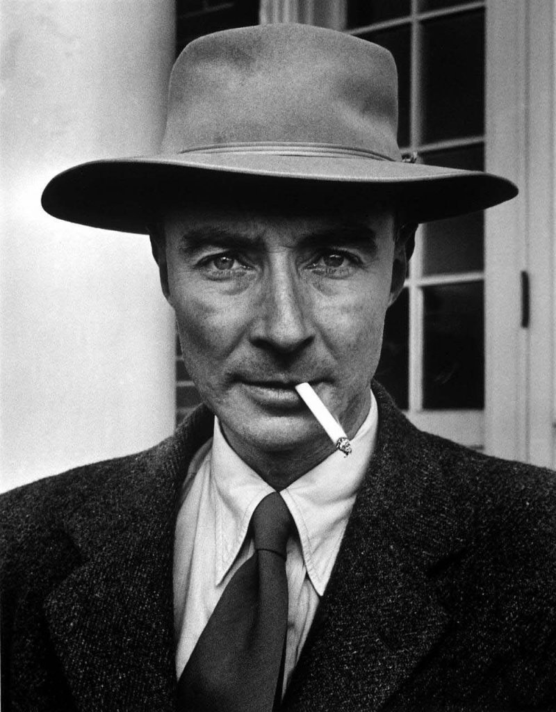 Robert Oppenheimer 1947_11 (4).jpg