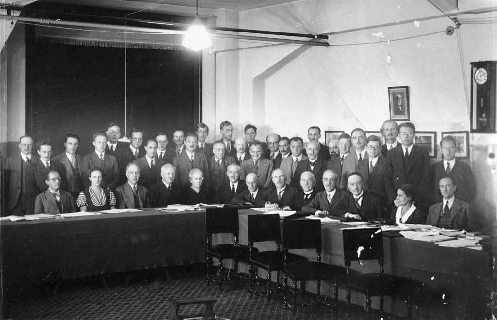 Niels Bohr (2).jpg