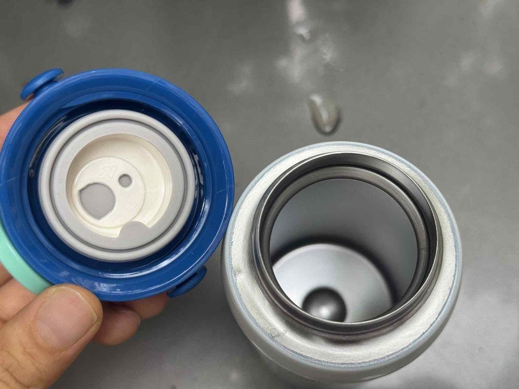 Bình giữ nhiệt có quai xách và trang trí ngộ nghĩnh 350ml LocknLock LHC32833.jpg