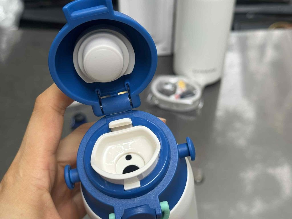 Bình giữ nhiệt có quai xách và trang trí ngộ nghĩnh 350ml LocknLock LHC328316.jpg