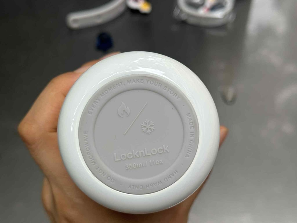 Bình giữ nhiệt có quai xách và trang trí ngộ nghĩnh 350ml LocknLock LHC328318.jpg