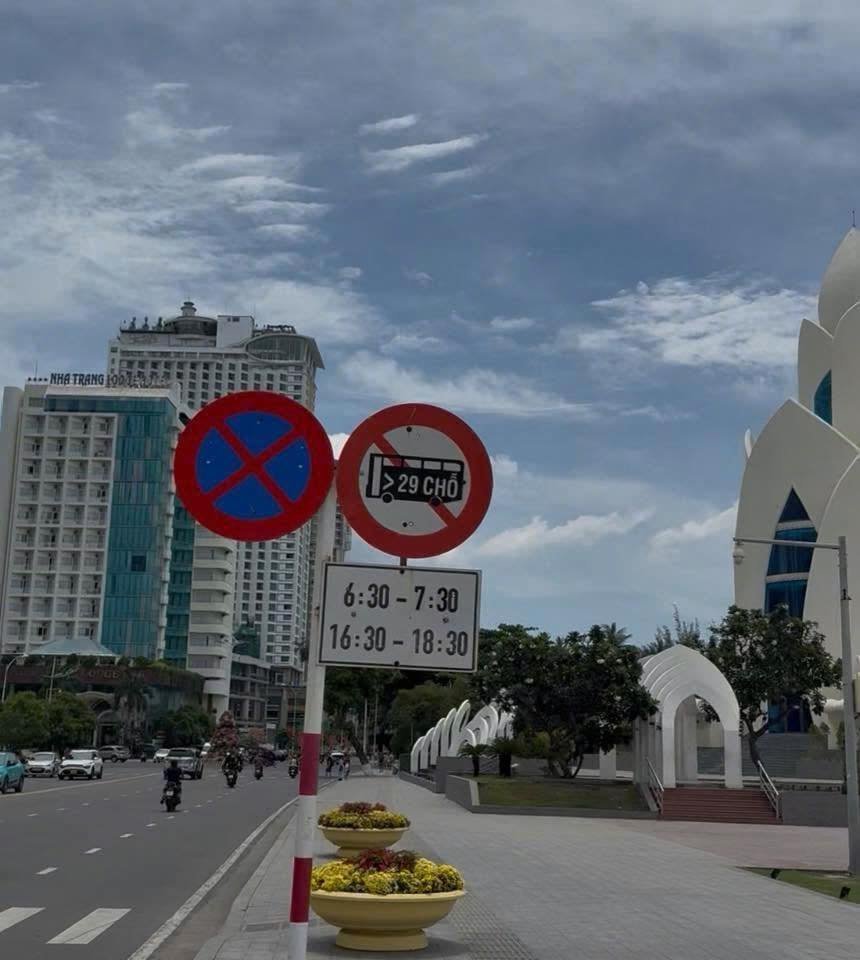 2 biển cấm.jpg