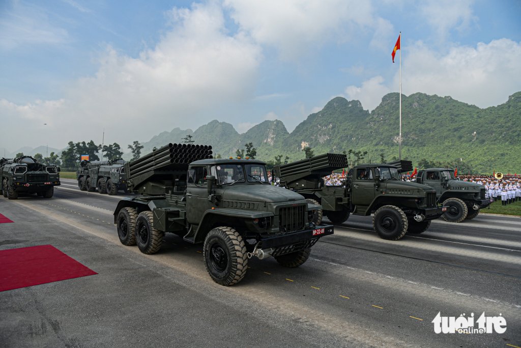 Tổ hợp pháo phản lực BM-21.jpeg