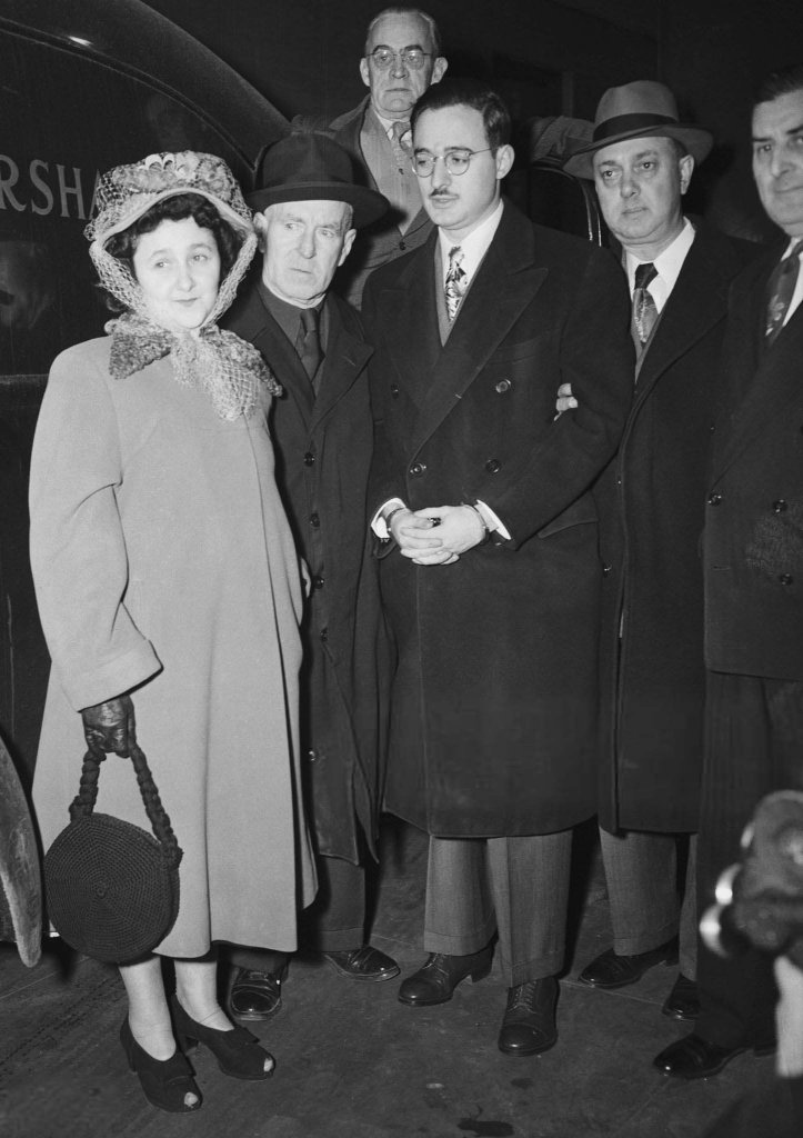 Rosenberg's 1951_3_6 (1).jpg