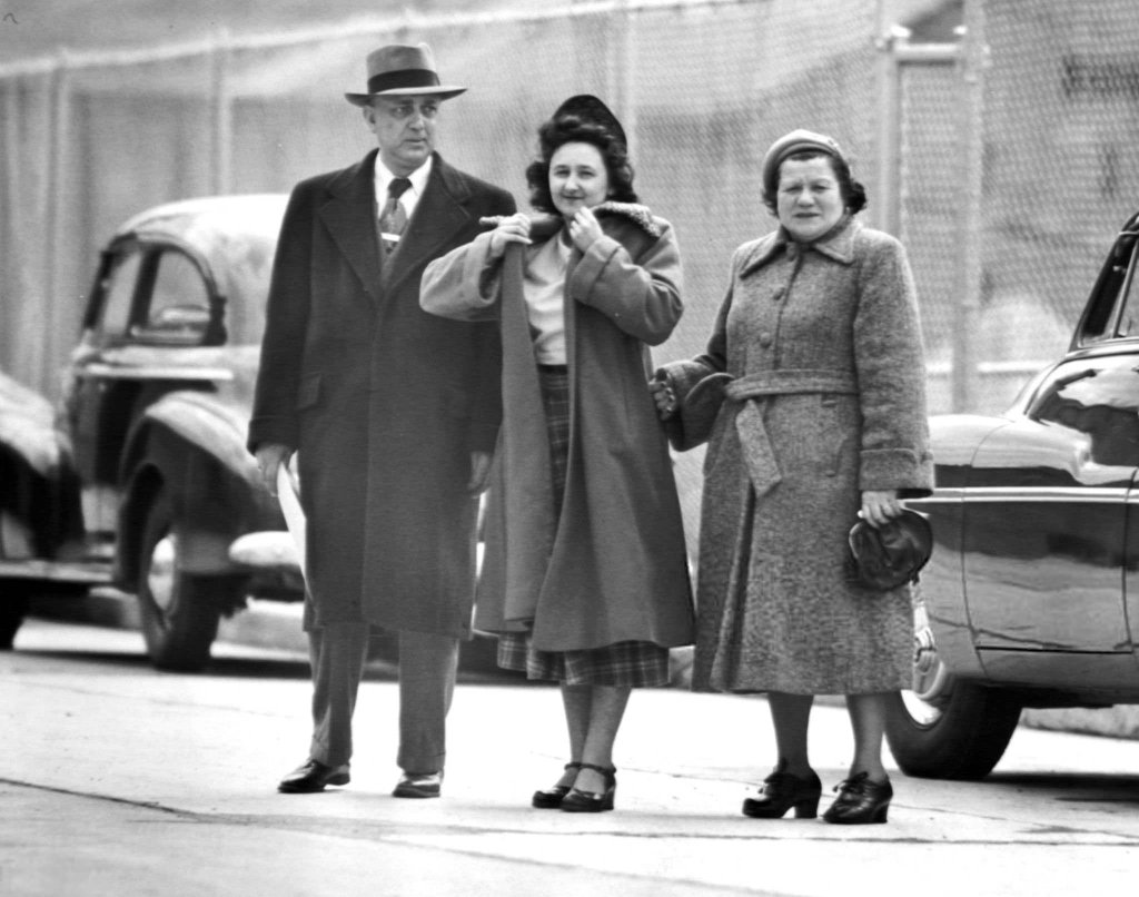 Rosenberg's 1951_4_12 (4).jpg