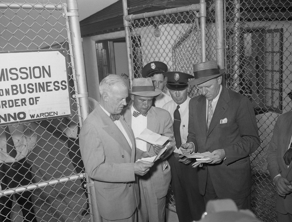 Rosenberg's 1953_6_19 (26).jpg