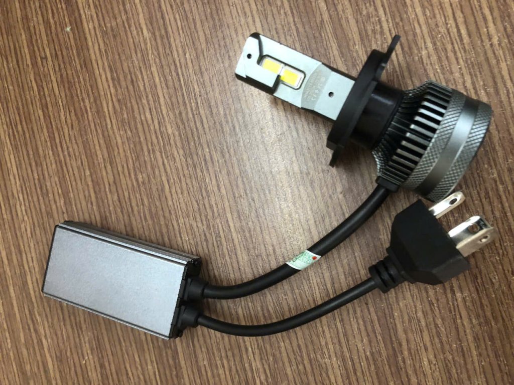 bóng đèn led H4 philips 3590.jpg