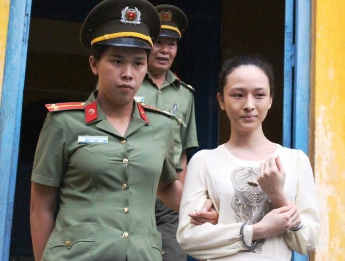 xet-xu-hoa-hau-truong-ho-phuong-nga-tien-nhan-tu-dai-gia-la-tinh-phi-07-.7823.jpg