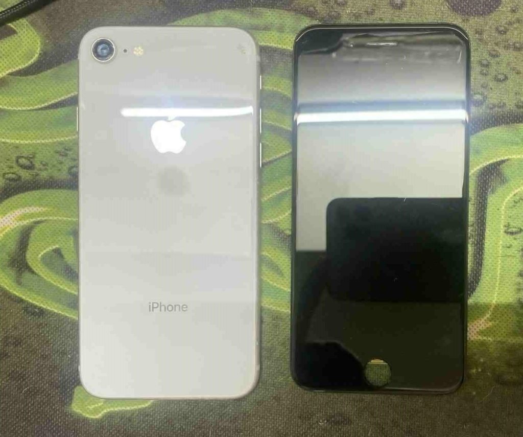 iphone 8.0.jpg