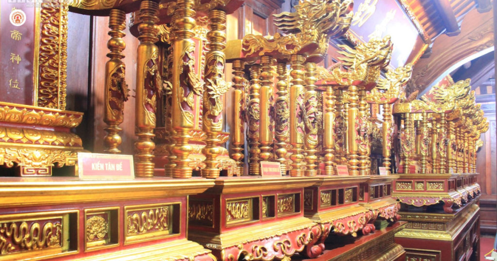 bên trong.png