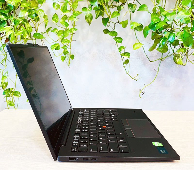 Lenovo thinkpad x1 carbon gen 12.jpg