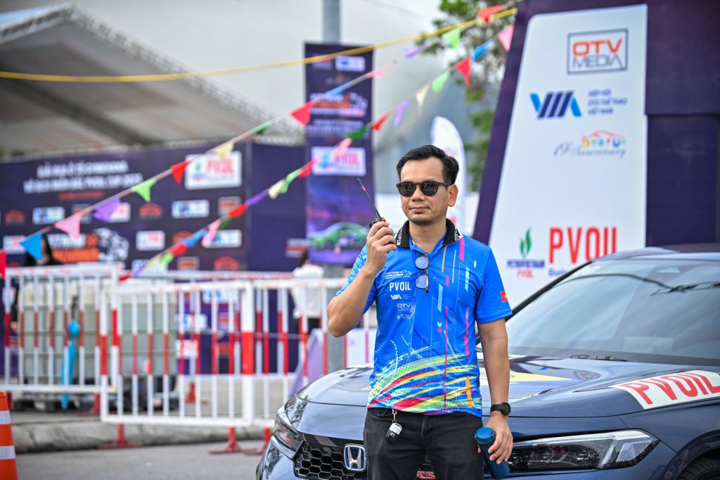 6 Bieu dien Honda Civic RS 2.jpg